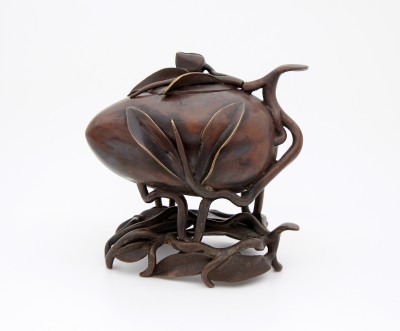 Brûle-encens *pêche de longévité*, vers 1850 - Bronze patiné, Chine dynastie Qing