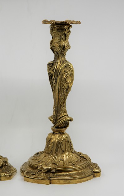 Flambeaux en bronze doré de style Louis XV - Première moitié du XIXe, d'après les frères Slodtz