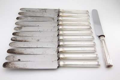 Onze couteaux de table au chiffre de la princesse Adélaïde d'Orléans - Métal argenté, sans doute Christofle, vers 1840