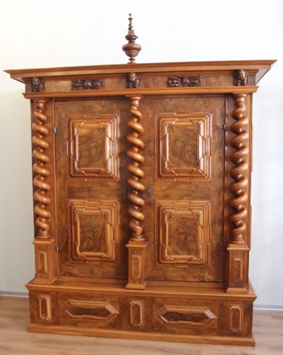 Armoire à trois colonnes torses - Bâle, fin du XVIIe siècle