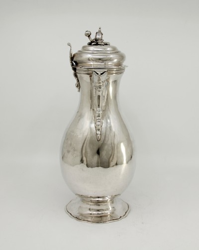 Grande verseuse en argent, Augsbourg vers 1760 - Johann Georg Kloss, reçu maître en 1738