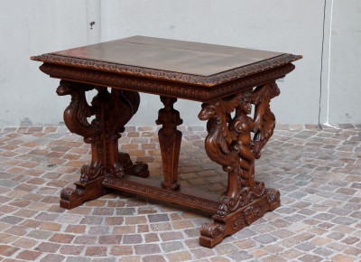 Table en éventail, style Renaissance - Paris, milieu du XIXe siècle