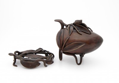Brûle-encens *pêche de longévité*, vers 1850 - Bronze patiné, Chine dynastie Qing
