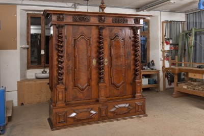 Armoire bâloise à colonnes torses - Bâle, fin du XVIIe siècle