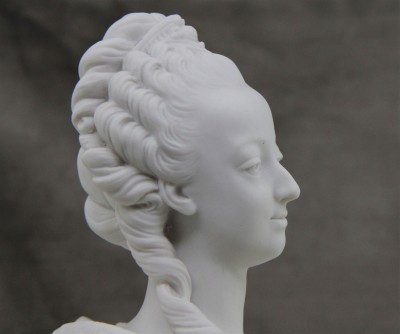 Marie-Antoinette, dauphine de France - Biscuit de Sèvres d'après Pajou, 1892