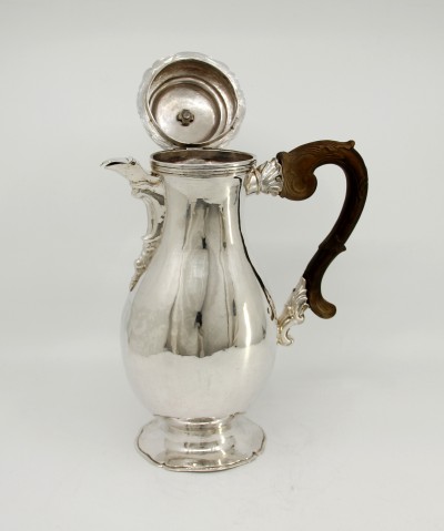 Grande verseuse en argent, Augsbourg vers 1760 - Johann Georg Kloss, reçu maître en 1738