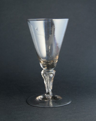 Verre à jambe, XVIIIe siècle