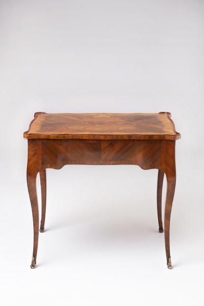 Table à écrire d'époque Louis XV - Attribuée à François Bayer, reçu maître en 1764