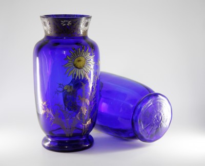 Paire de vases aux chardons Art Nouveau - Verre bleu cobalt à décor émaillé