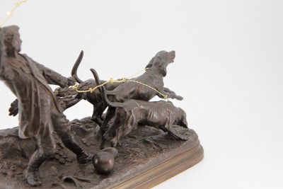 Alfred DUBUCAND (1828-1894) - Valet retenant ses chiens, bronze & or