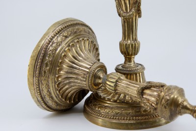 Paire de flambeaux d'époque Louis XVI - en bronze doré, vers 1780